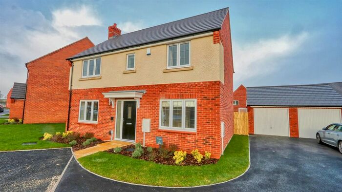 4 Bedroom Detached House To Rent In Hawkshead Way, Off Dunston Lane, Dunston, Chesterfield, S41