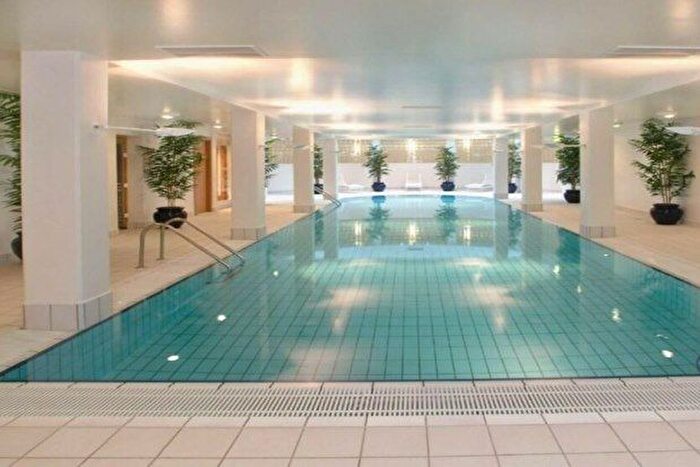 2 Bedroom Flat To Rent In Coleridge Gardens, London, SW10