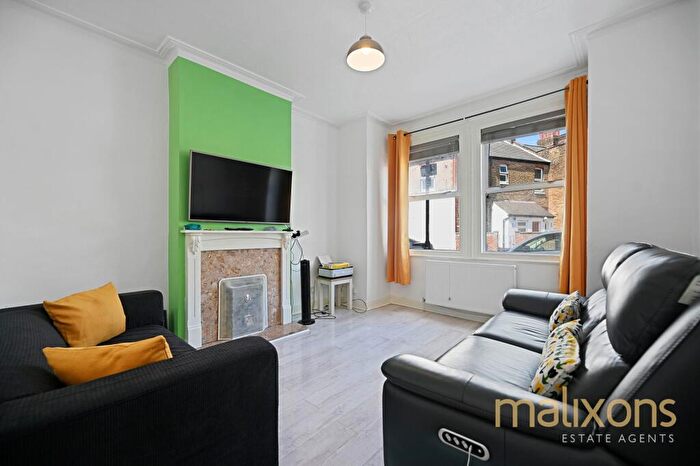 2 Bedroom Maisonette For Sale In Hythe Road, Thornton Heath, CR7