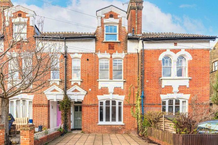 2 Bedroom Flat To Rent In Sheen Park, Richmond, TW9