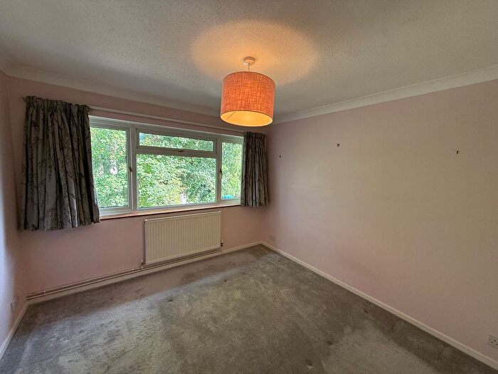 2 Bedroom Flat To Rent In Highfield Avenue, London, NW9