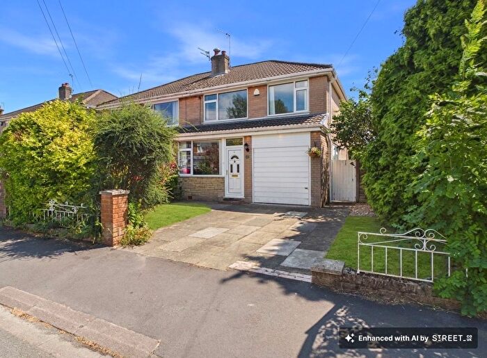 3 Bedroom Semi-Detached House For Sale In Parkfield Avenue, Tyldesley, M29