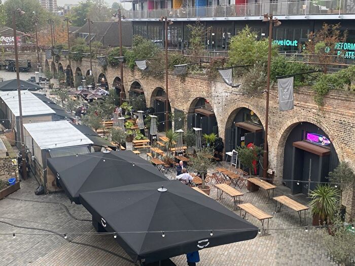 Studio To Rent In Rochdale Way, London, SE8