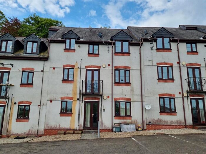 2 Bedroom Flat For Sale In Okehampton Road, Launceston, PL15