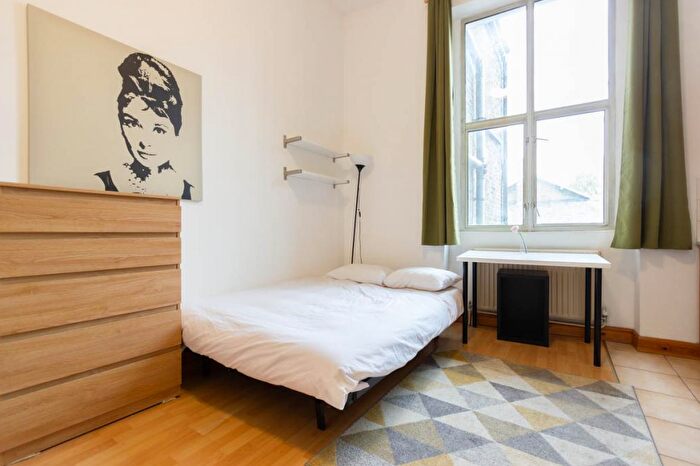 Studio To Rent In West Cromwell Road, Earls Court, London, SW5