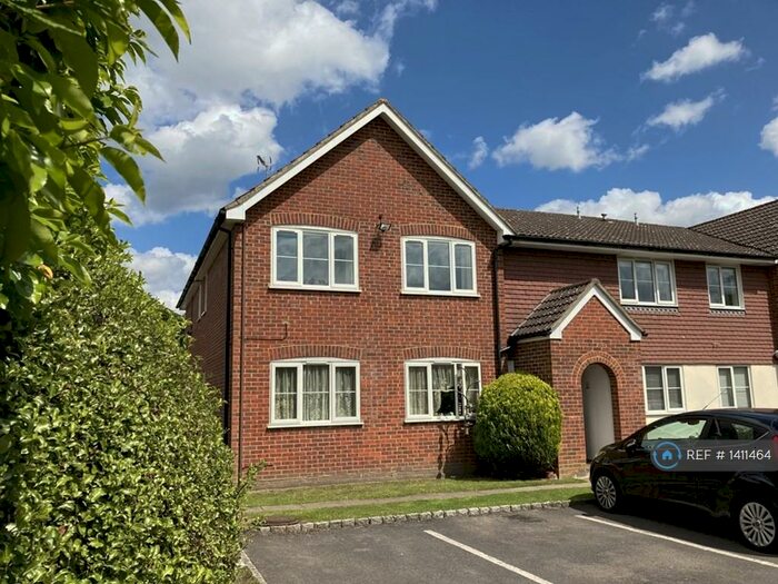 1 Bedroom Flat To Rent In Swan Way, Church Crookham, Fleet, GU51