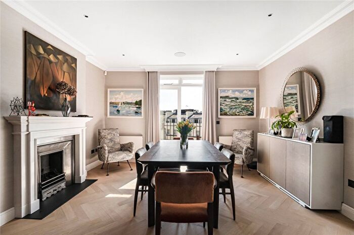 3 Bedroom Flat For Sale In Gloucester Square, London, W2