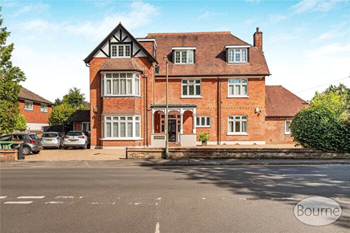 2 Bedroom Apartment For Sale In Pembroke Road, Woking, Surrey, GU22