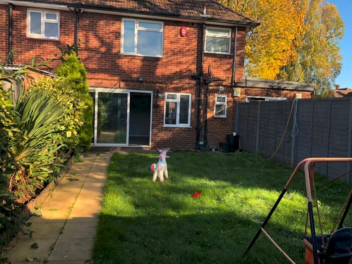 4 Bedroom Property To Rent In Gloucester Crescent, Staines TW18