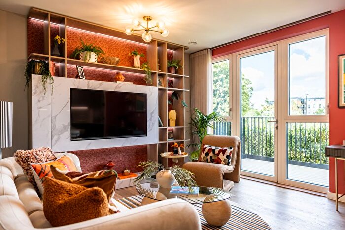 1 Bedroom Flat For Sale In "The Glade" At Lapidge Drive, London, SW17