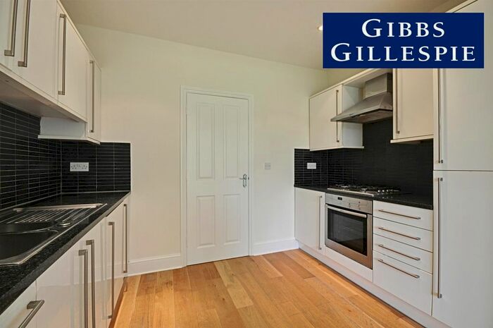 3 Bedroom Town House To Rent In George Little House, Borough Road, Isleworth, TW7