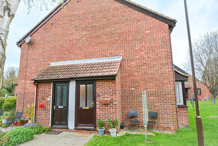 1 Bedroom Terraced House For Sale In Weaverdale, Southend-On-Sea, SS3