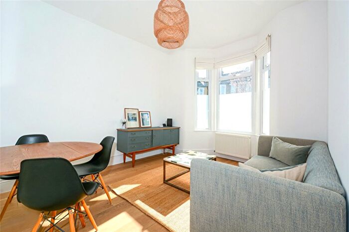 1 Bedroom Flat For Sale In Radlix Road, Leyton, London, E10