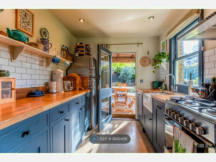 2 Bedroom Terraced House To Rent In Kilburn Lane, London, W10