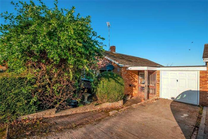 3 Bedroom Bungalow For Sale In St Johns Way, Hempton, Banbury, Oxfordshire, OX15