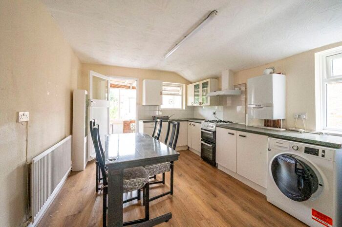 1 Bedroom Flat To Rent In Water Lane, Maryland, London, E15