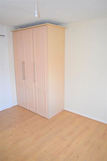 2 Bedroom Flat To Rent In Carwadric Road, Thornliebank, Glasgow, G46