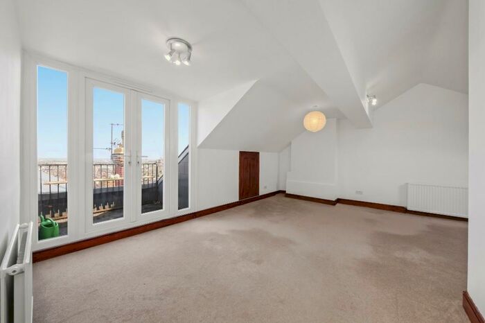 3 Bedroom Flat To Rent In Coolhurst Road, Crouch End, London, N8