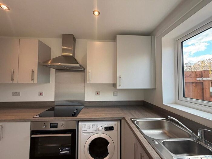 3 Bedroom Semi-Detached House To Rent In Coseley New Village, DY4