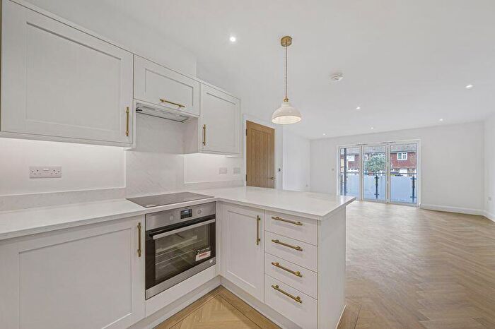 2 Bedroom Flat For Sale In Ash Close, Sidcup, DA14