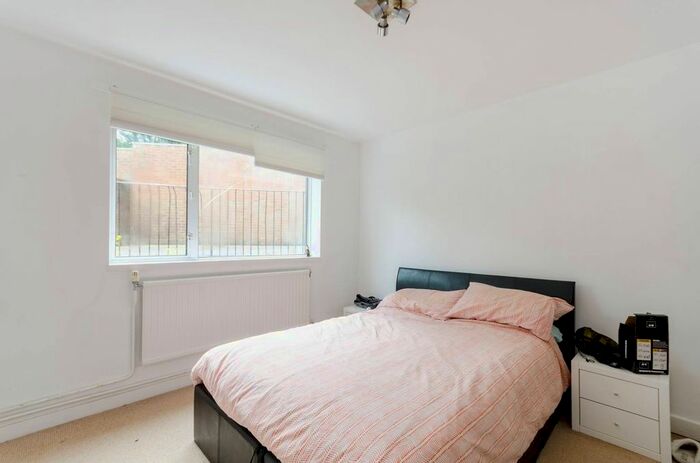 2 Bedroom Flat To Rent In Radcliffe Road, East Croydon, Croydon, CR0