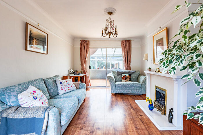 3 Bedroom Semi Detached House For Sale In Begbrook Lane, Bristol, BS16