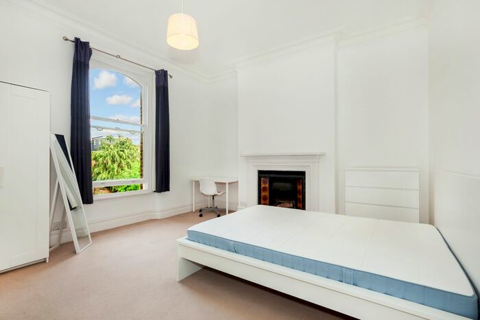 4 Bedroom Flat To Rent In Ormiston Grove, Shepherds Bush, W12