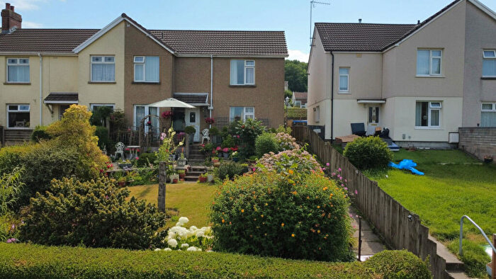 3 Bedroom Semi-Detached House For Sale In Vale View, Maesycwmmer, CF82