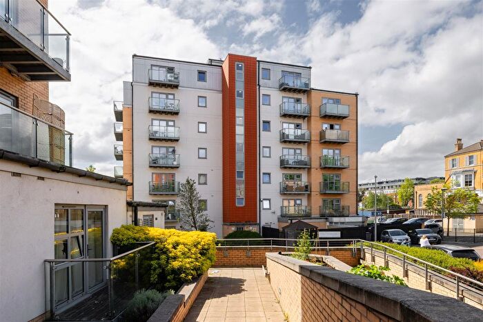 2 Bedroom Flat To Rent In Queen Mary Avenue, South Woodford, E18