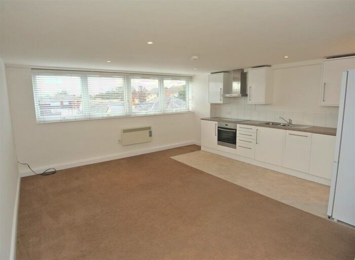 2 Bedroom Apartment To Rent In Addlestone, KT15