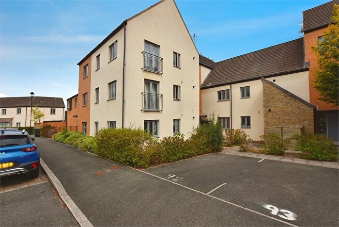 2 Bedroom Flat For Sale In Orleigh Cross, Newton Abbot, Devon., TQ12