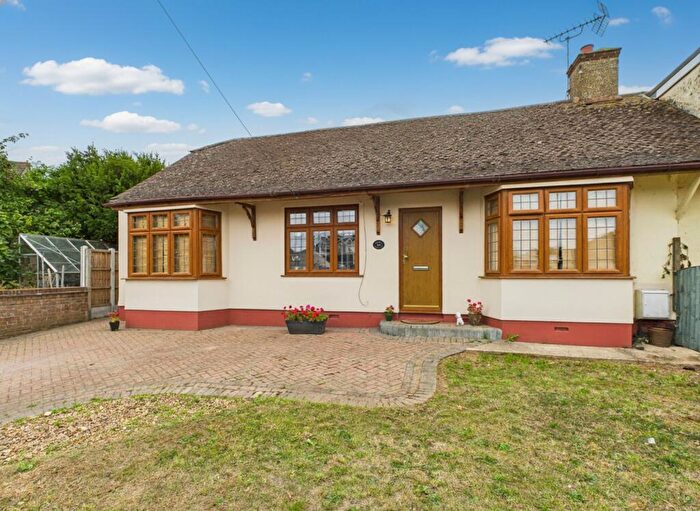 4 Bedroom Semi-Detached Bungalow For Sale In Vincent Close, Corringham, SS17