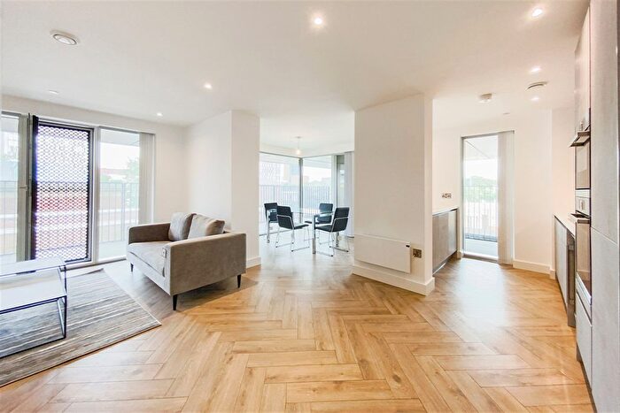 2 Bedroom Flat To Rent In Victoria Residence, M15