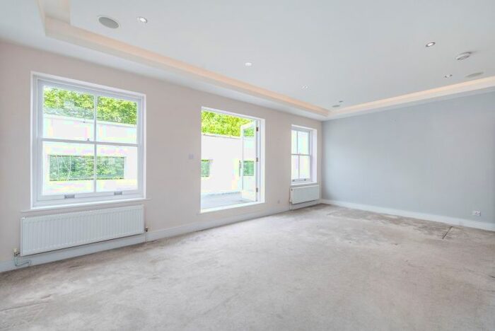 3 Bedroom Flat To Rent In Cleveland Square, London, W2