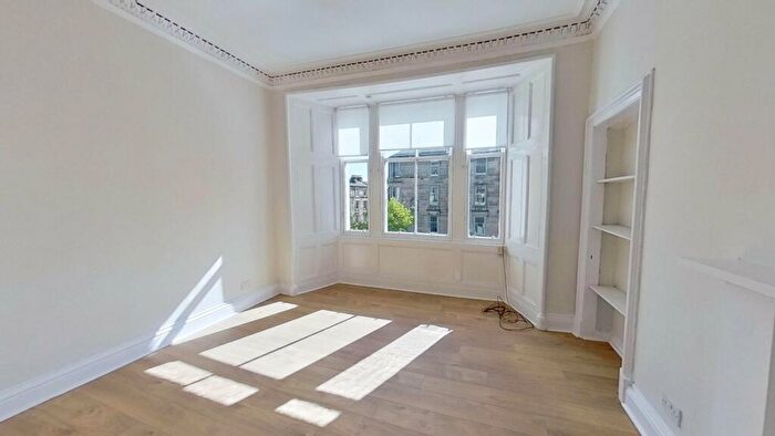 3 Bedroom Flat To Rent In Hillside Street, Edinburgh, EH7