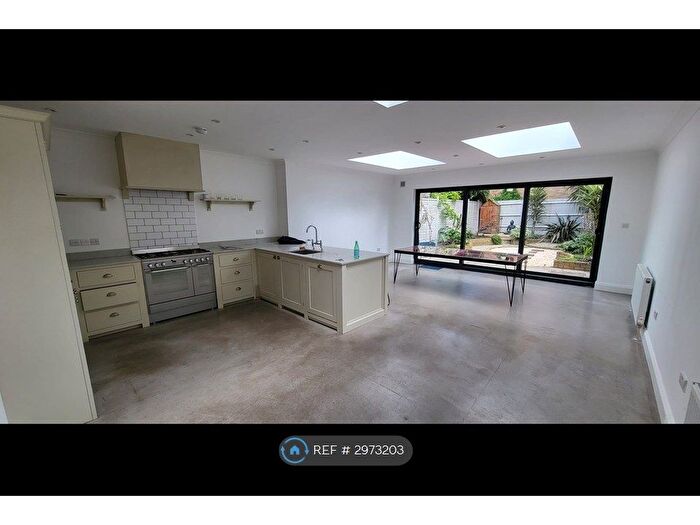 4 Bedroom Semi-Detached House To Rent In Warner Road, London, SE5