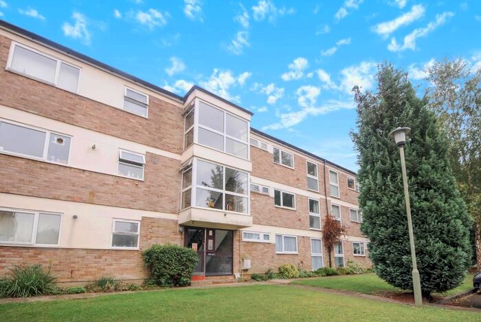 2 Bedroom Flat To Rent In Cholesbury Grange, Headington, OX3