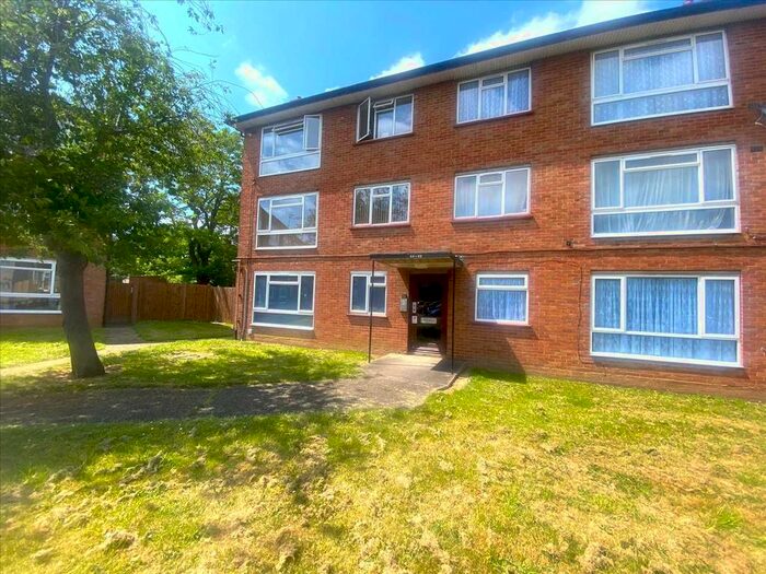 1 Bedroom Flat To Rent In Leybourne Road, Hillingdon, Uxbridge, UB10