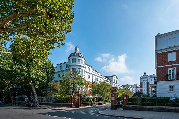 2 Bedroom Flat For Sale In Kensington Green, Kensington, London, W8