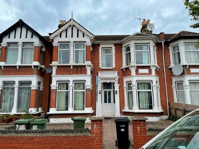 5 Bedroom Terraced House To Rent In Mayfair Avenue, Cranbrook, Ilford, IG1