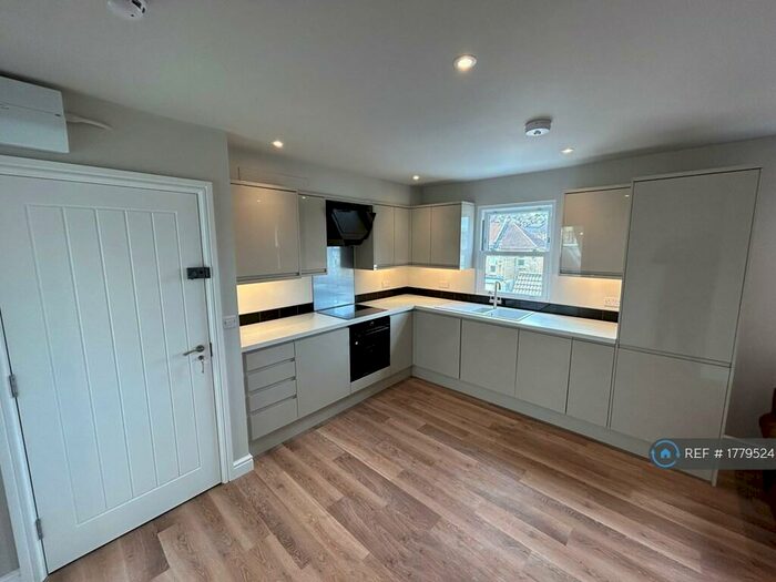 1 Bedroom Flat To Rent In Third Avenue, Oldfield Park, Bath, BA2