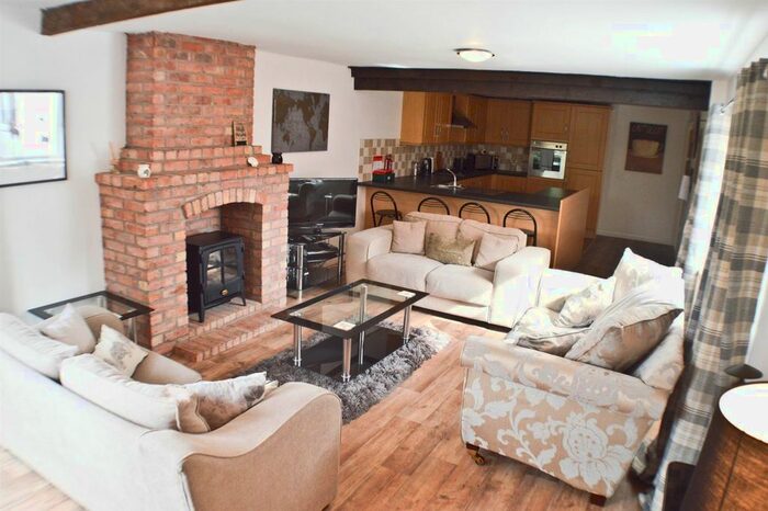 2 Bedroom Bungalow To Rent In Stargate Lane, Ryton, Ryton, Tyne &amp; Wear, NE40