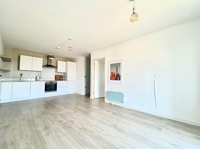 2 Bedroom Flat For Sale In Southgate Way, Dudley, DY1