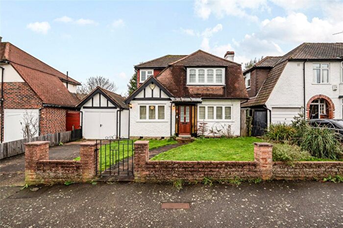 3 Bedroom Detached House For Sale In Berrylands, Surbiton, KT5