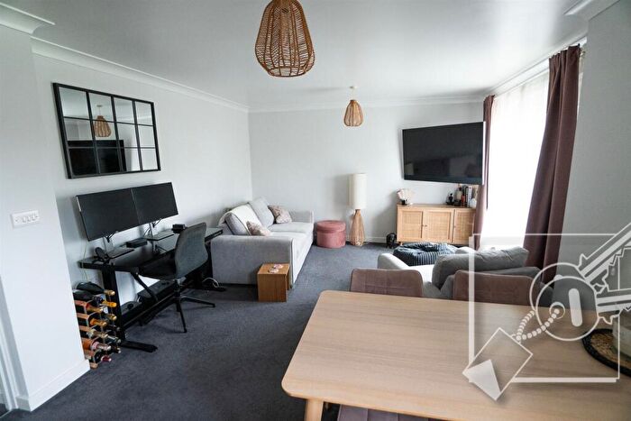 1 Bedroom Flat For Sale In Ingram Close, Larkfield, Aylesford, ME20