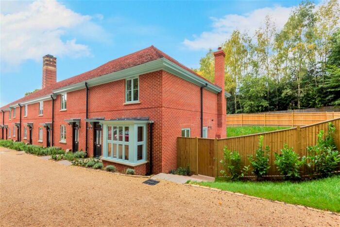 3 Bedroom End Of Terrace House For Sale In Kings Drive, Midhurst, GU29