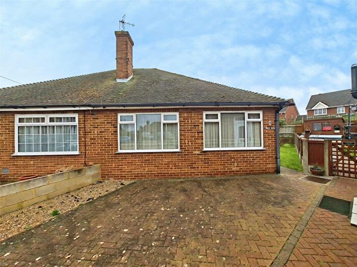 2 Bedroom Semi Detached Bungalow For Sale In Acre Close, Rochester, ME1