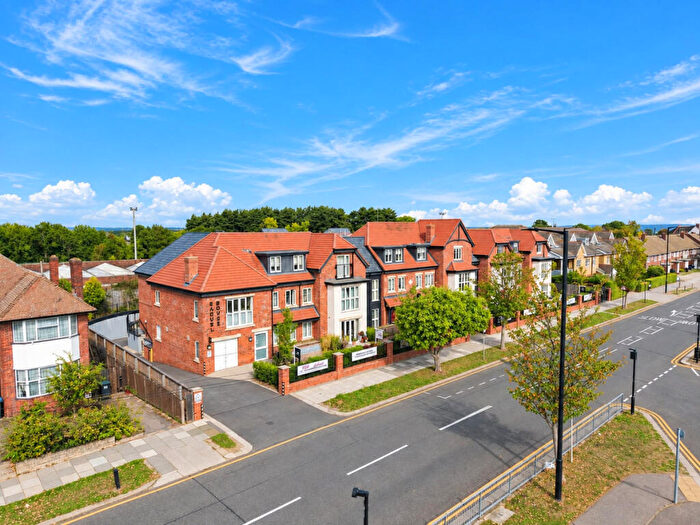 2 Bedroom Flat For Sale In Samuel House, Westpole Avenue, Barnet, EN4