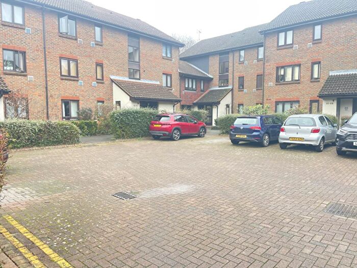 2 Bedroom Flat To Rent In Braybourne Drive, Isleworth, TW7