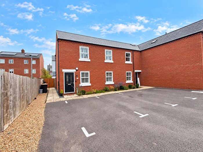 2 Bedroom Maisonette For Sale In Lavender Lane, Great Denham, Bedford, MK40